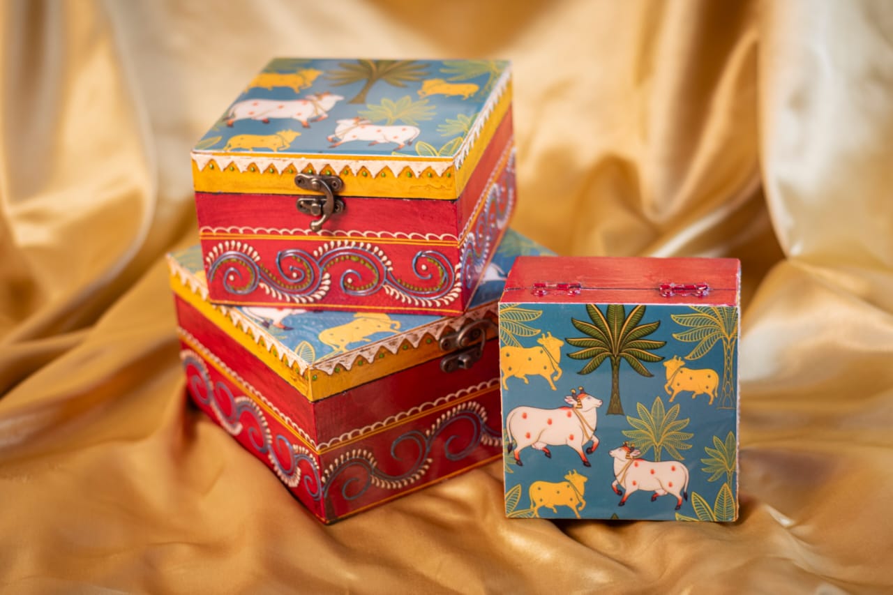 HummingCrafts cow box of 3